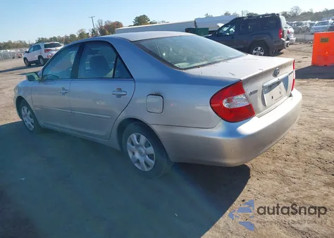 2004 Toyota Camry Le z USA, uszkodzony, nr VIN 4T1BE32K64U860926